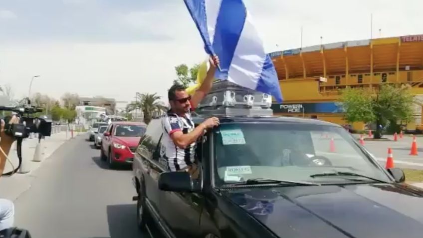 Afición de Monterrey recuerda descenso de Tigres con caravana fúnebre (VIDEO)
