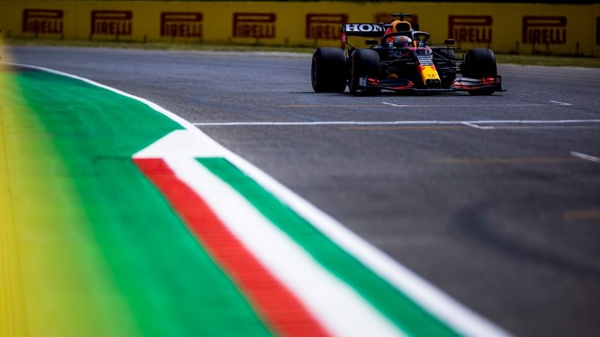 ¿Qué hicieron Checo Pérez y Max Verstappen en su prueba secreta con el RB18?