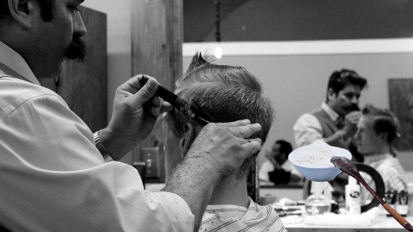 ¿Tienes canas? Checa esta RECETA sencilla con bicarbonato para cubrirlas | Tips