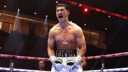 Foto que representa a Dmitry Bivol domina a Michael Eifert; así retuvo los Campeonatos Mundiales AMB y FIB