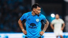 Foto que representa a Lucas Zelarayán, ex de Tigres, casi se desvanece en un partido en Argentina