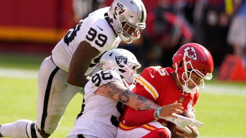 Mahomes sufre primera intercepción del año y Chiefs pierden invicto ante Raiders (VIDEO)