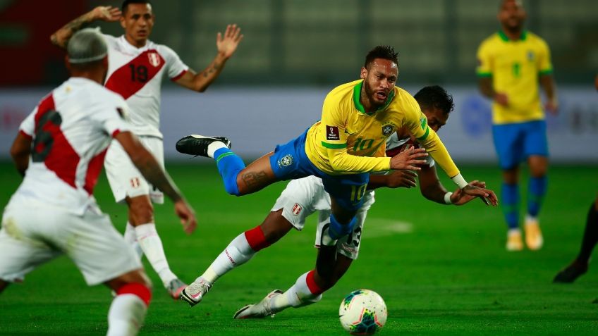 Neymar supera a Ronaldo con triplete y polémica goleada de Brasil sobre Perú