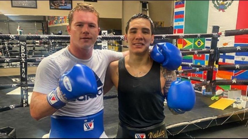 Canelo Álvarez recibe fuerte castigo en una sesión de sparring (VIDEO)