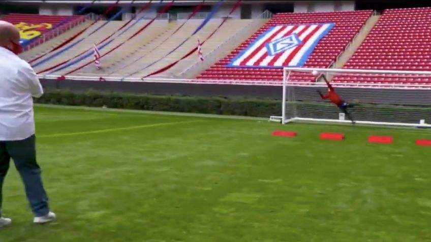Gobernador de Jalisco marca un golazo a portero de Chivas (VIDEO)