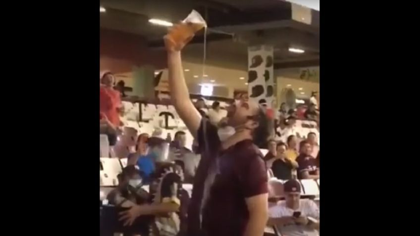 VIDEO VIRAL: Fan de Tomateros se baña de cerveza y rompe protocolo sanitario