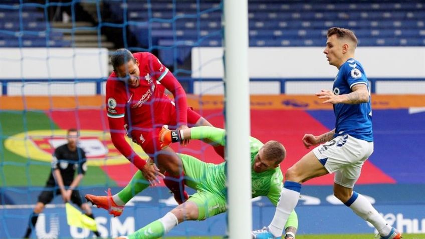 Dura entrada deja a Van Dijk en riesgo de perderse el resto de la temporada (VIDEO)