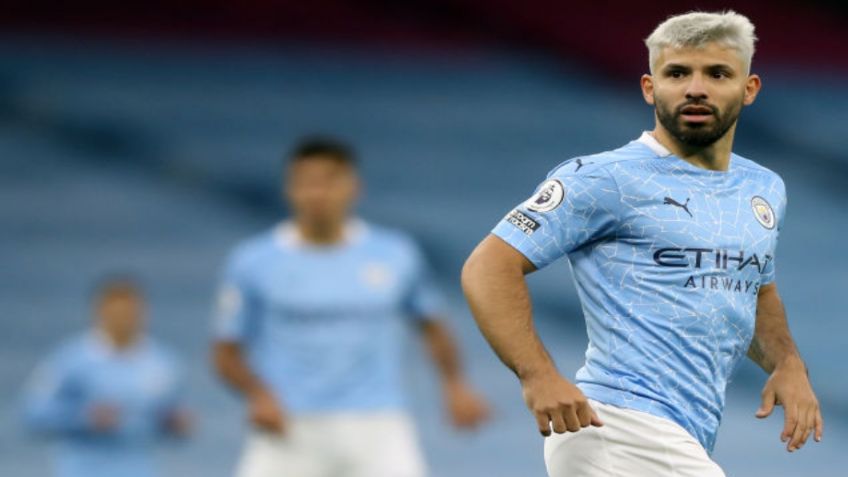 ¿Sergio Agüero se vuelve loco? Jala de la nuca a jueza asistente (VIDEO)