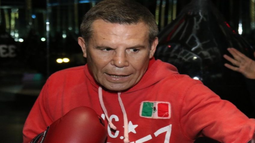 ¿Refuerzo de Chivas? Julio César Chávez luce jersey del Rebaño por esta razón