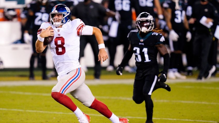 ¡El blooper del año en la NFL! Daniel Jones escapa 80 yardas y tropieza solo (VIDEO)