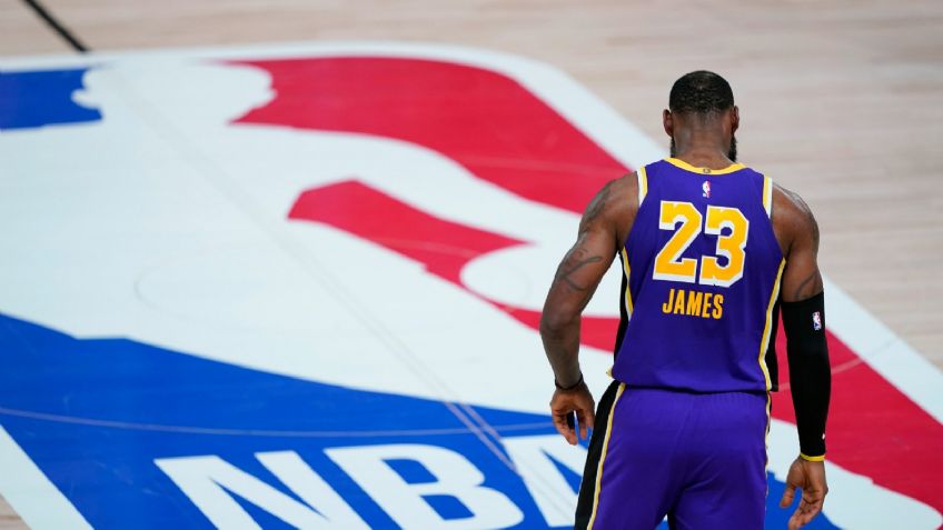 La NBA prohíbe a los equipos recibir vacunas contra el Covid