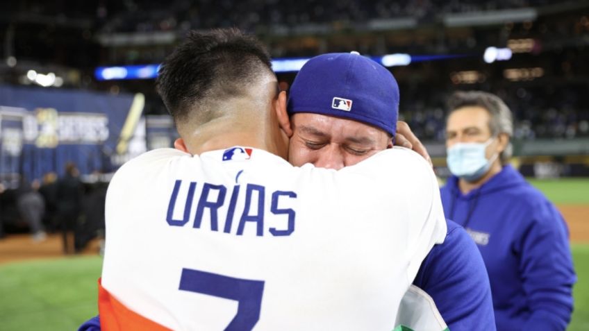 Julio Urías y Víctor González rompen en llanto tras campeonato de Dodgers