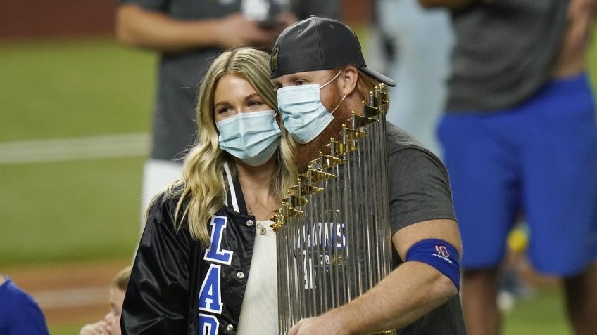 Justin Turner, con coronavirus y sin cubrebocas, festejó título de Dodgers en Serie Mundial