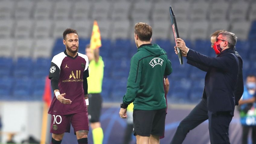 Neymar sufre lesión en el Basaksehir vs PSG y así se fue al vestidor (VIDEO)