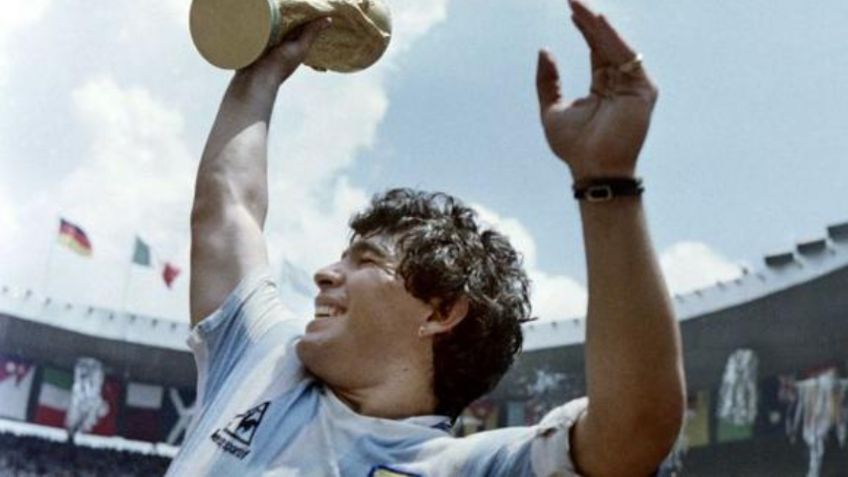 Diego Maradona cumple 60 años: el genio del futbol frente al espejo