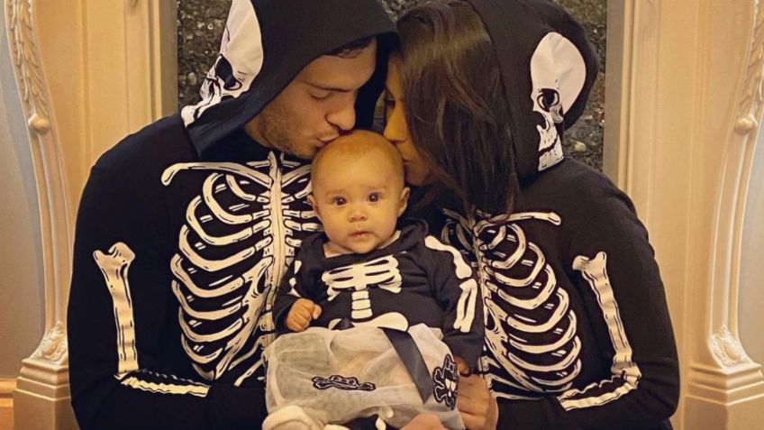 Raúl Jiménez celebra Halloween disfrazando a su hija de ‘Wolves’ (VIDEO)