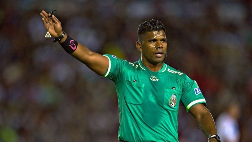 Revientan a Adalid Maganda por polémica actuación en Toluca vs Querétaro