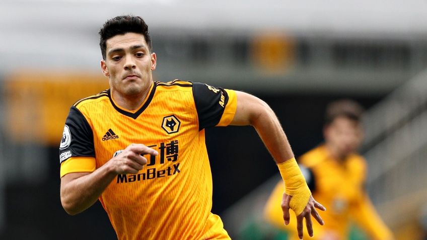 Raúl Jiménez contesta a Van Dijk con recuerdo de gol al Liverpool