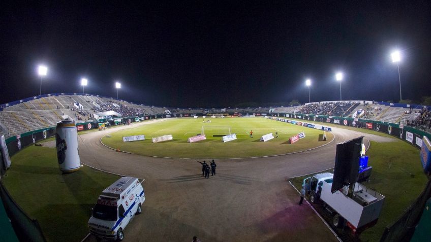 Huracán 'Delta' obliga a posponer partido del futbol mexicano