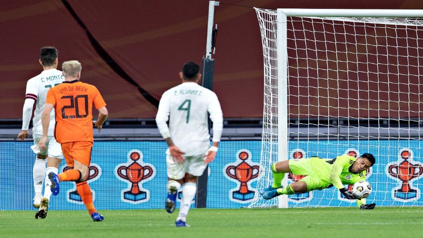 Alfredo Talavera se vuelve viral por su ritual ante Holanda (VIDEO)