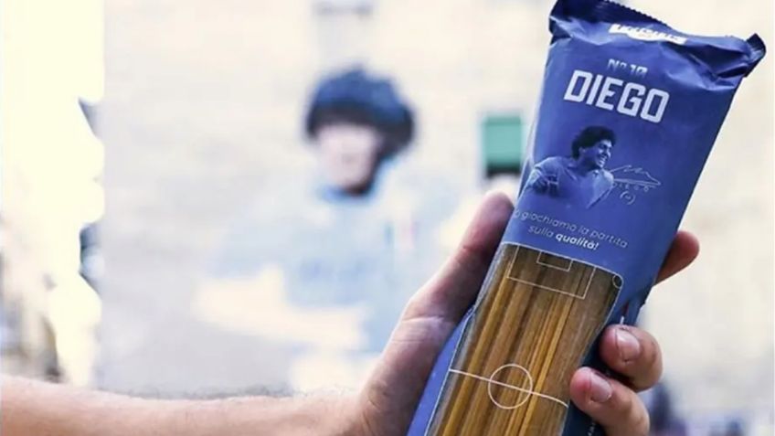 Maradona presenta marca de pastas en Italia, en memoria de su madre (VIDEO)