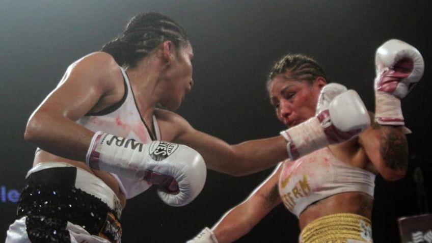 Barby Juárez aviva polémica de guantes de la Cobrita Luna en Instagram