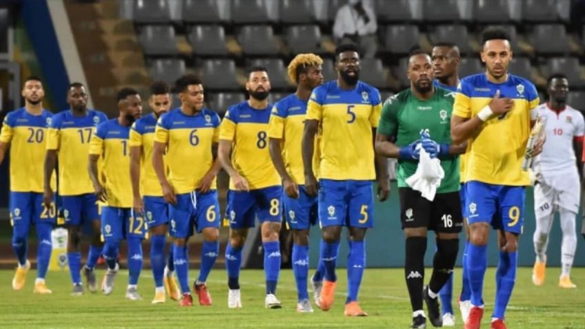 Aubameyang y la Selección de Gabón duermen en suelo del aeropuerto