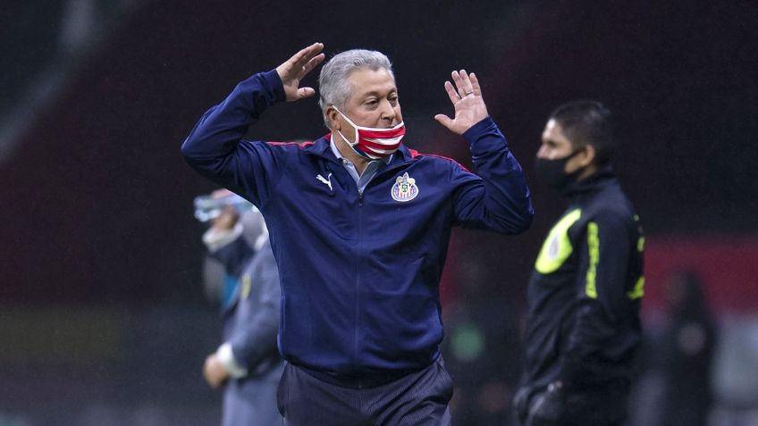 MEMES exigen salida de Vucetich tras derrota de Chivas contra Cruz Azul