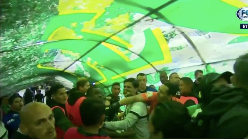 Pelea en el León vs Santos llega a los vestidores del estadio (VIDEO)