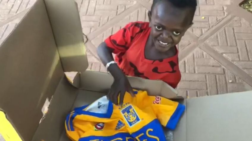 Tigres tiene fan africano; Mamberroi besa el escudo y manda apoyo para el repechaje