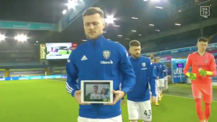 El emotivo gesto del Leeds United y Marcelo Bielsa con un niño con cáncer (VIDEO)