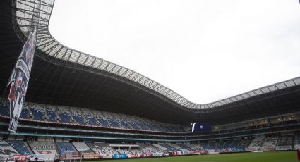 Barra Libres y Lokos propina GOLPIZA a reportero tras el Clásico Regio (VIDEO)