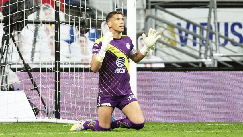 Nicolás Vikonis realiza emotivo festejo de rodillas tras ser héroe de Puebla (VIDEO)