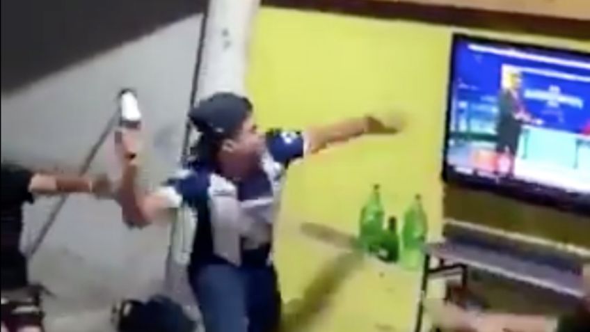 Aficionado del Monterrey destroza su pantalla tras derrota ante Puebla (VIDEO)