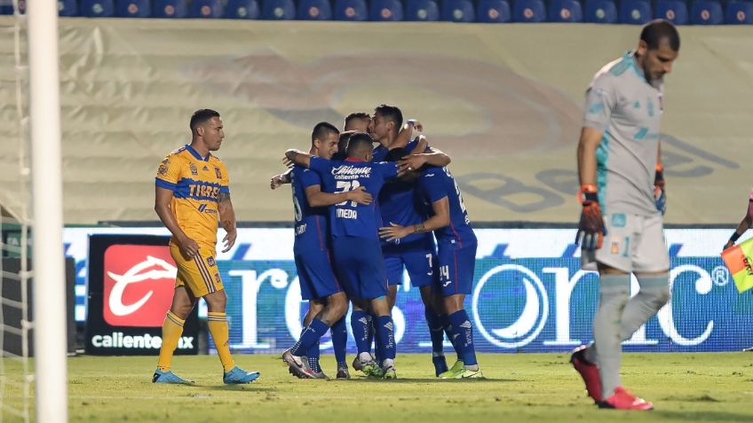 Cruz Azul arrolla a los Tigres y gana 3-1 en el partido de ida de la Liguilla