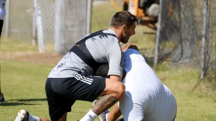André-Pierre Gignac muestra su afición por la lucha libre en práctica de Tigres (VIDEO)