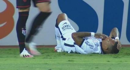 Jugador de Corinthians pierde sus dientes y compañeros ayudan a recogerlos (VIDEO)