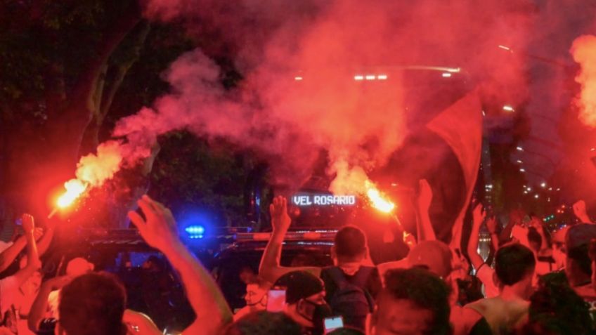 Incidentes en llegada de Boca Juniors al estadio de Newell's Old Boys (VIDEO)