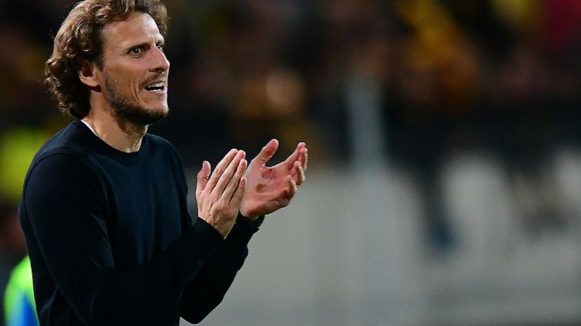 Diego Forlán 'coquetea' con la Liga MX y está abierto a dirigir en México