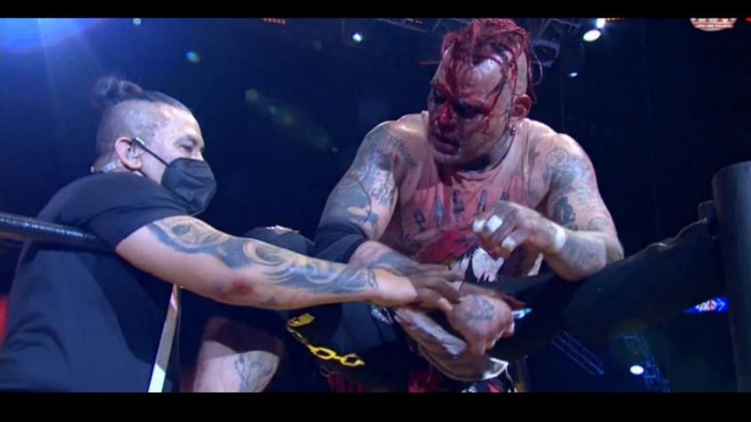 Pagano le arrebata la cabellera a Chessman en impactante Triplemanía XXVIII