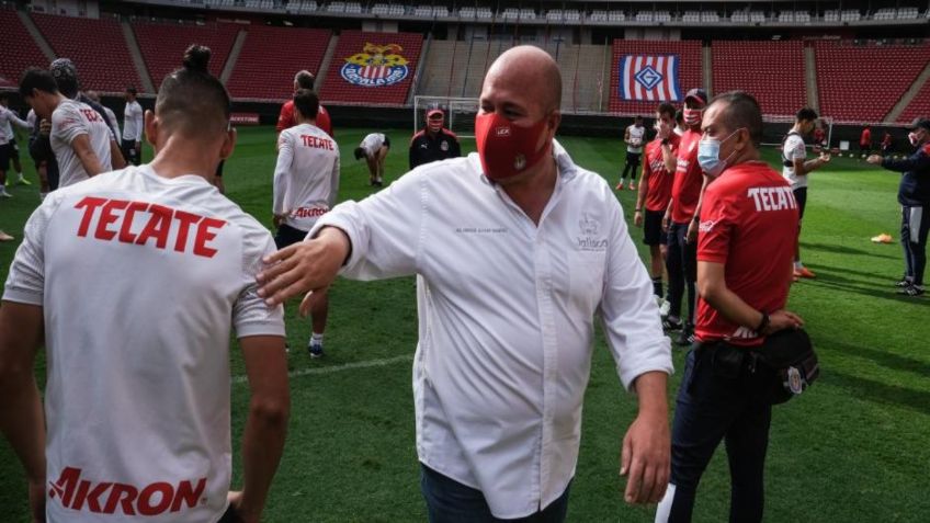 Gobernador de Jalisco presume resultados de 'experimento' en el Chivas-América