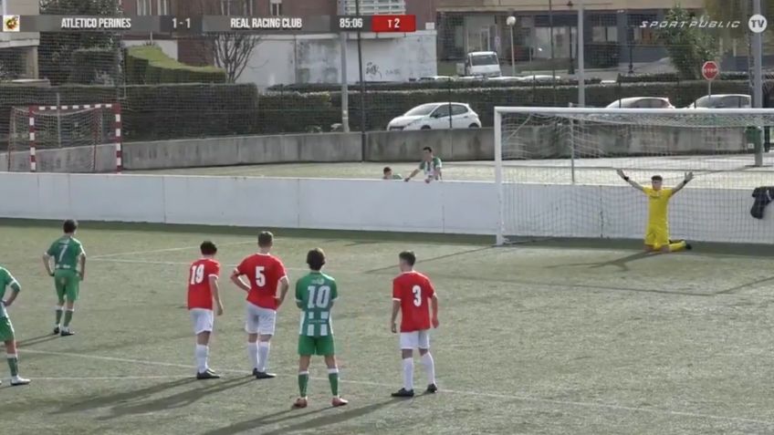 La curiosa estrategia de un portero en España para atajar penales (VIDEO)