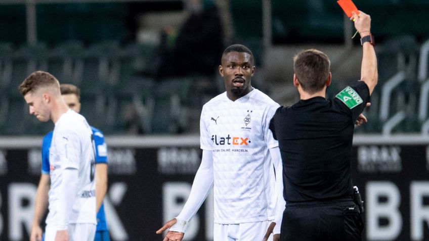 Ejemplar sanción por escupirle a un rival en la cara en plena pandemia (VIDEO)