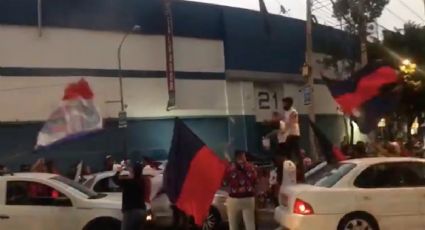 Aficionados del Atlante desafían semáforo rojo y hacen fiesta en Estadio Azul (VIDEO)