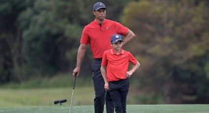 El increíble parecido de Tiger Woods y su hijo Charlie jugando al golf (VIDEO)