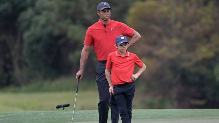 El increíble parecido de Tiger Woods y su hijo Charlie jugando al golf (VIDEO)