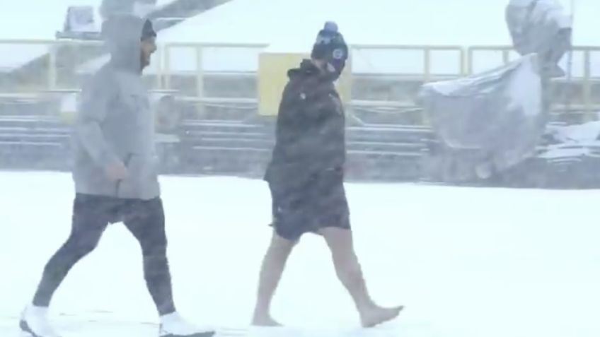 NFL: Ben Jones reza y camina descalzo por la nieve en casa de Green Bay (VIDEO)