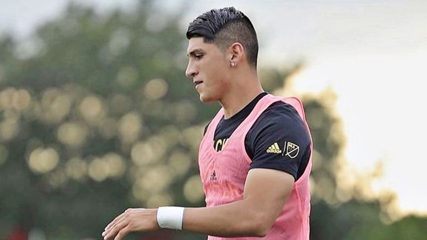Alan Pulido le juega broma del Día de los Inocentes a la afición de Chivas