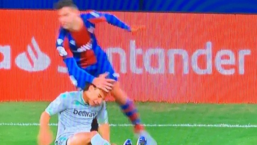 Diego Lainez provoca expulsión en juego del Betis tras recibir manotazo (VIDEO)