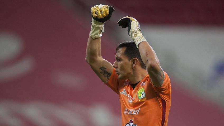 ¿Qué dijo Rodolfo Cota tras acusaciones y manta por polémico penal ante Chivas?